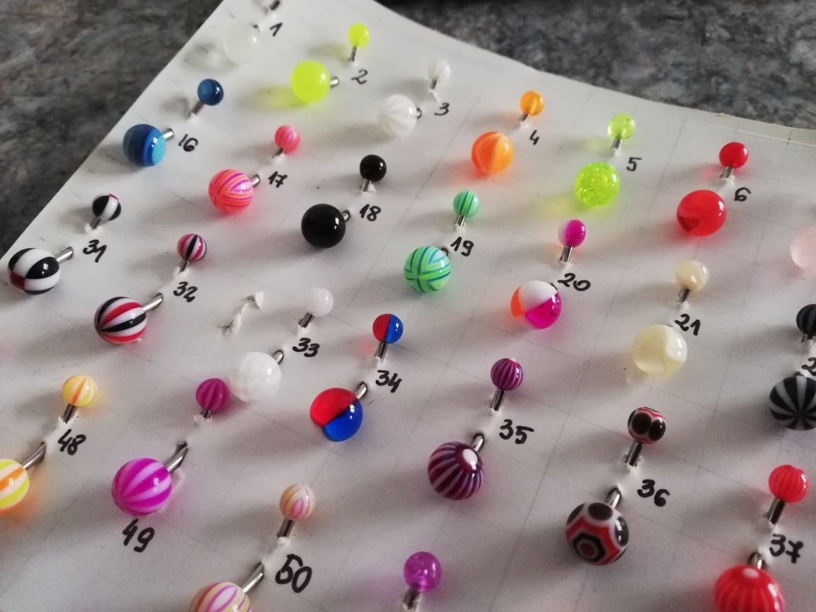Kolczyki do pępka stalowe 85 szt piercing, glitter, brokat