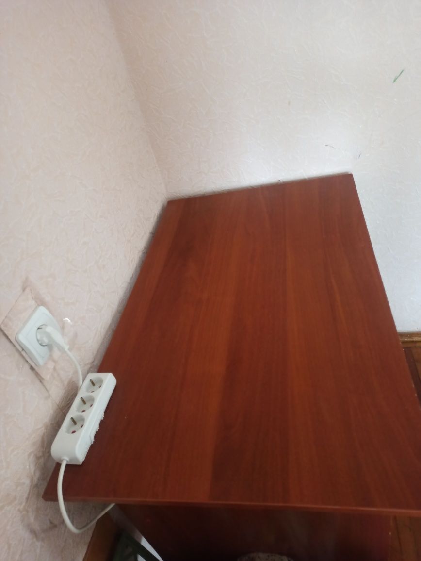 Продам письмовий стіл