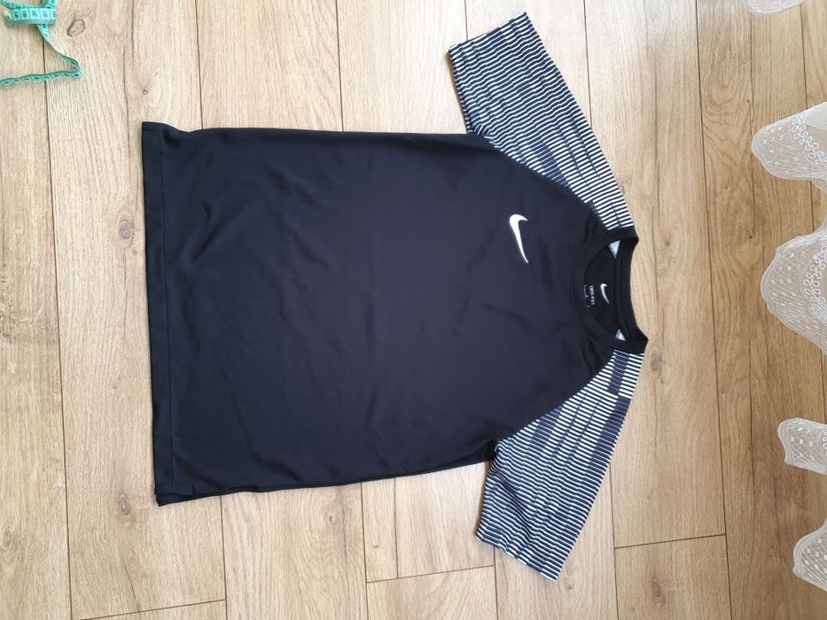 Koszulka Nike sportowa 147-158