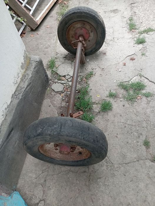 Оська легкового причепу на міцних ступецях