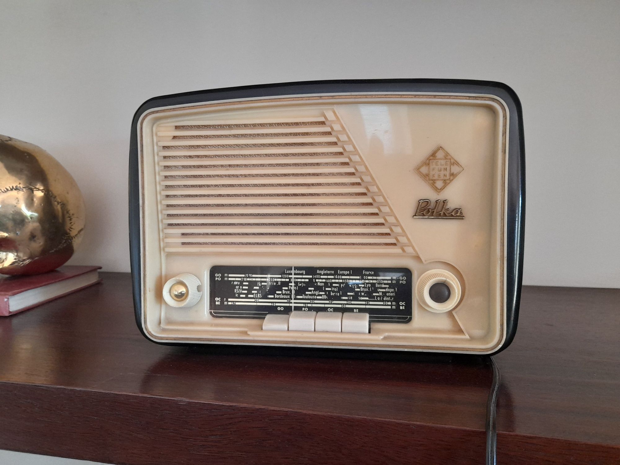 Radio antigo telefunken Polka