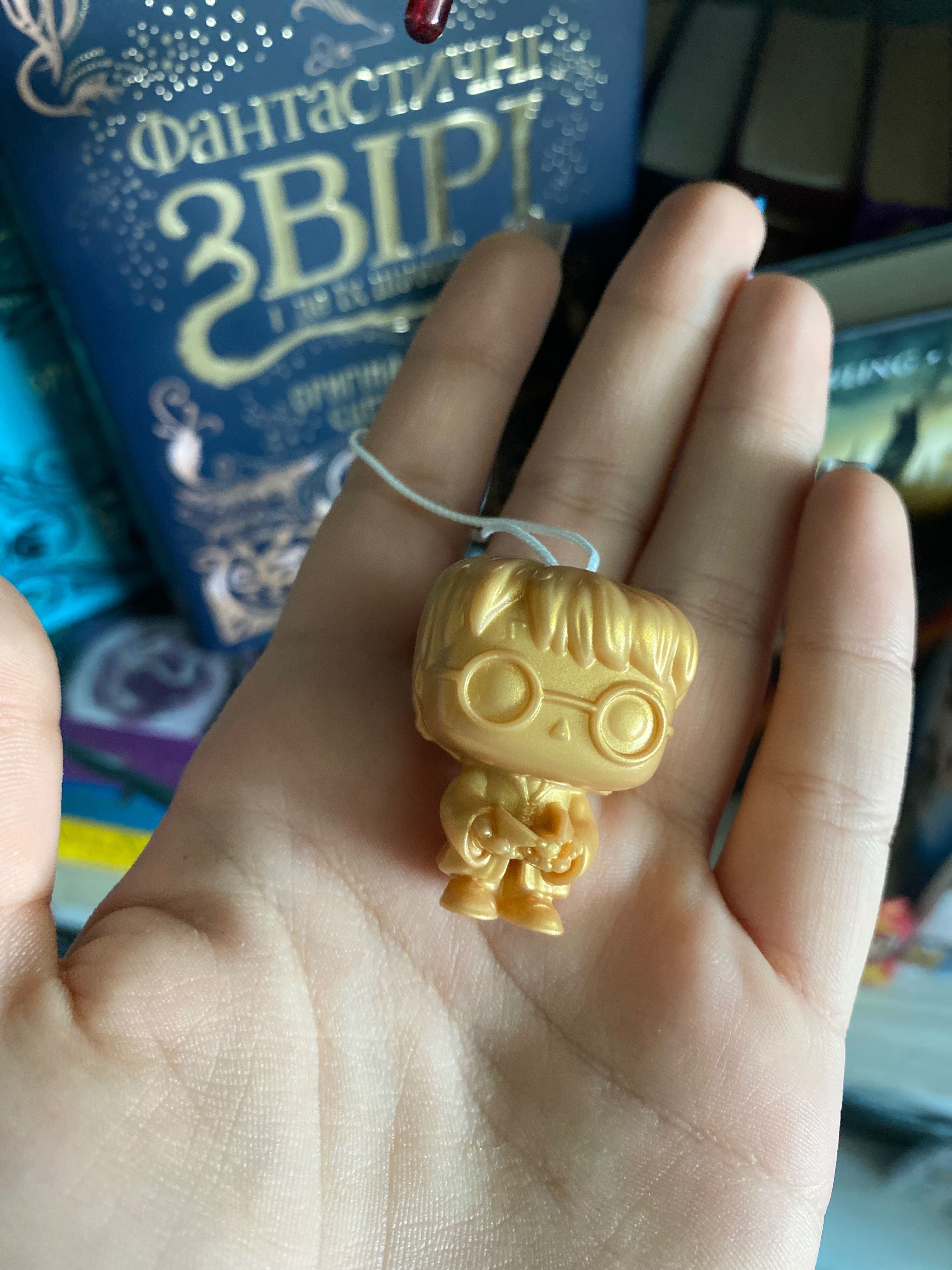 Лімітований золотий Гаррі Поттер з Funko Kinder Joy
