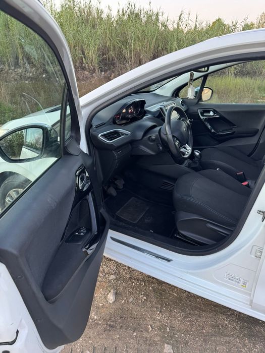Peugeot 208 1.6Hdi único dono 120mil km