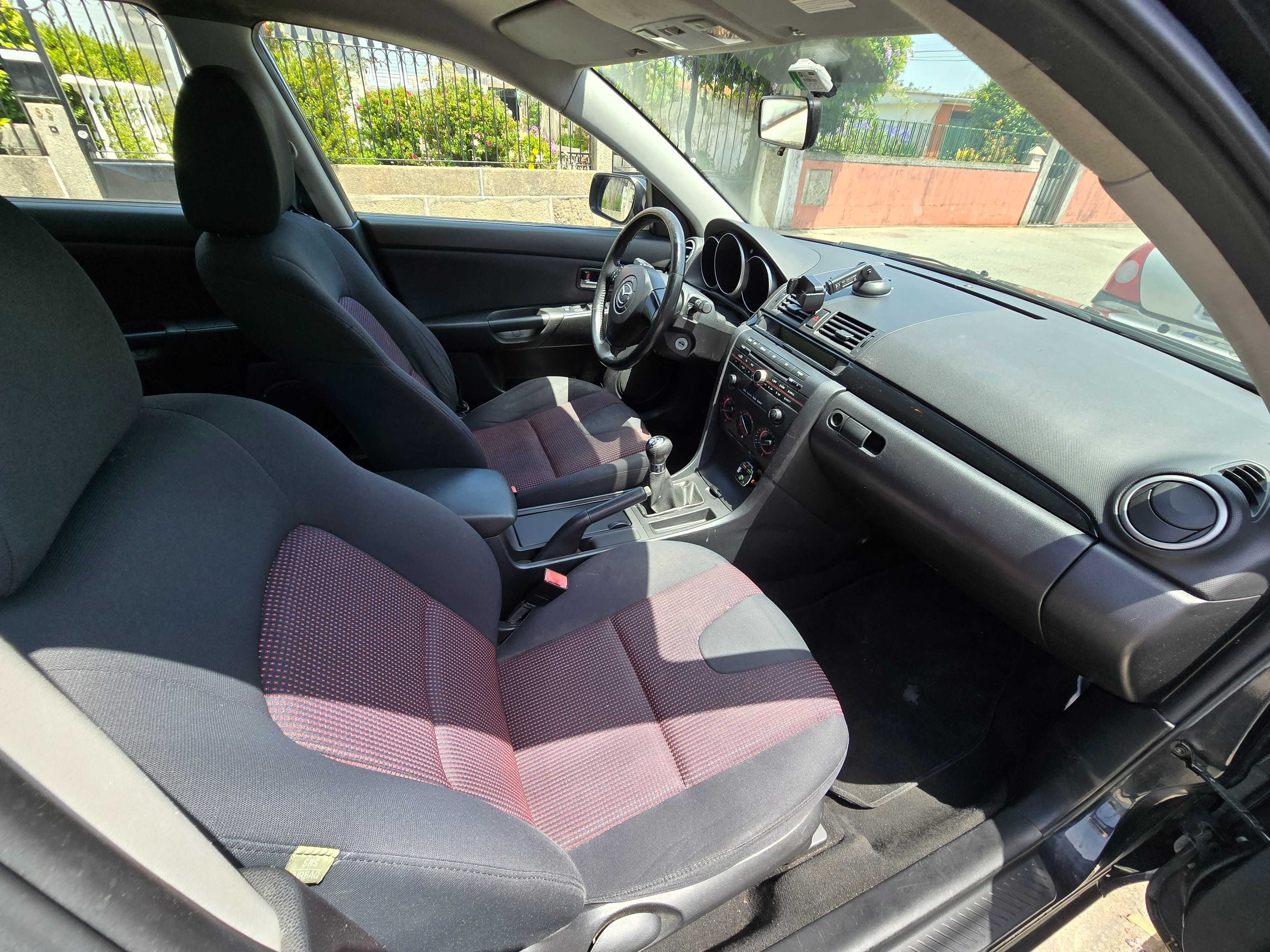 Viatura Mazda 3.