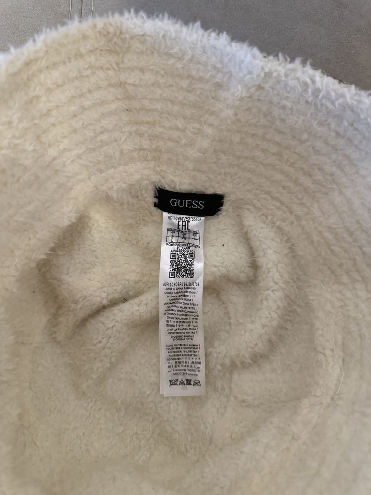 Теплий капелюх Guess
