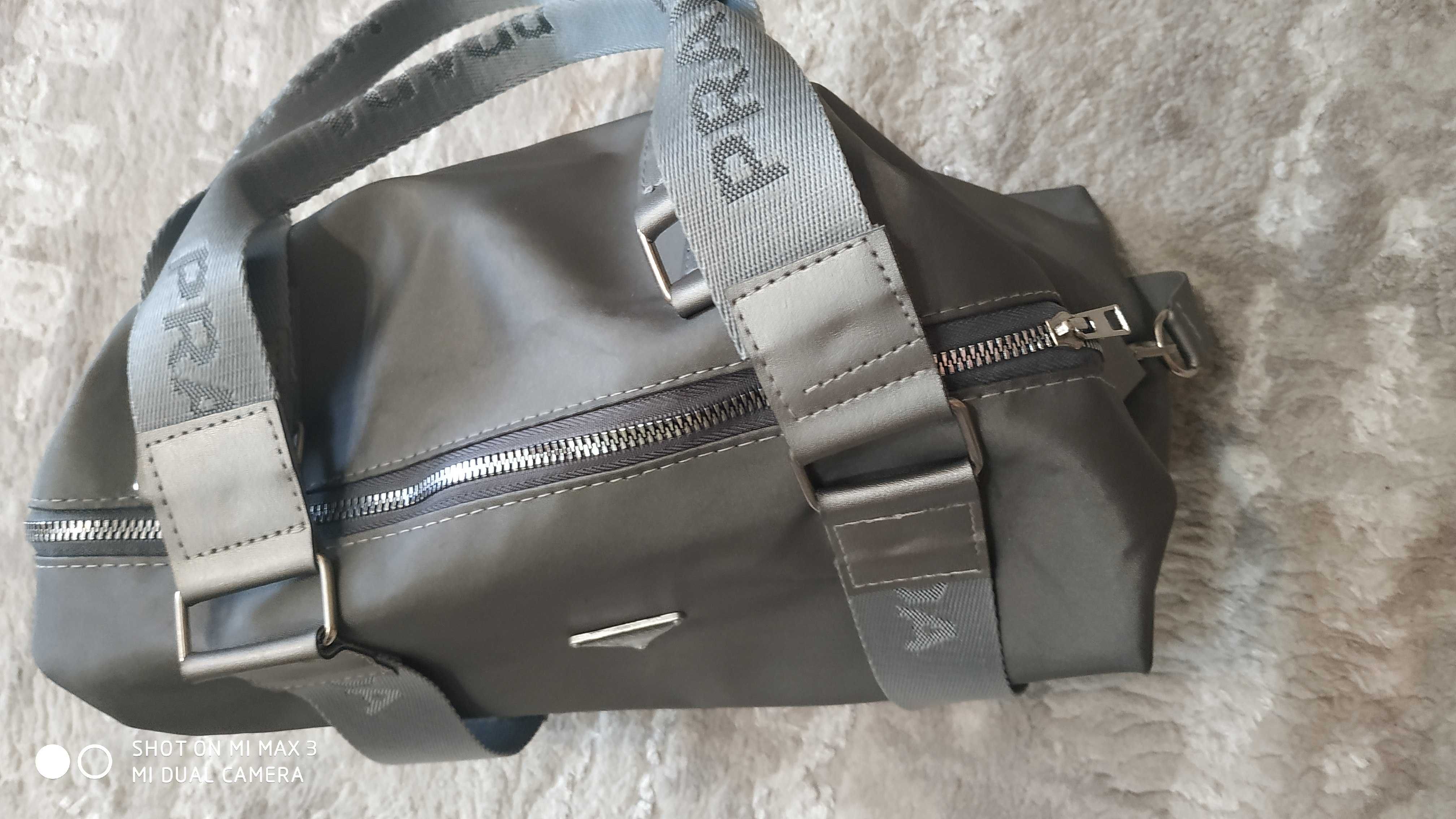 Сумка Prada на молнии
