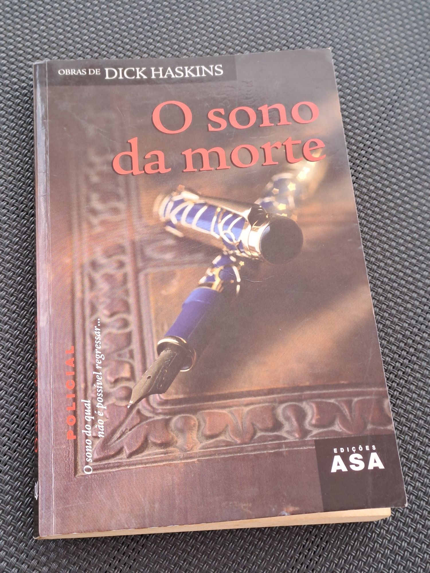 Livro de bolso "O sono da morte", de Dick Haskins