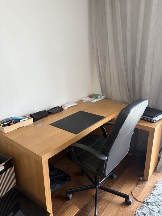 Secretaria e cadeira