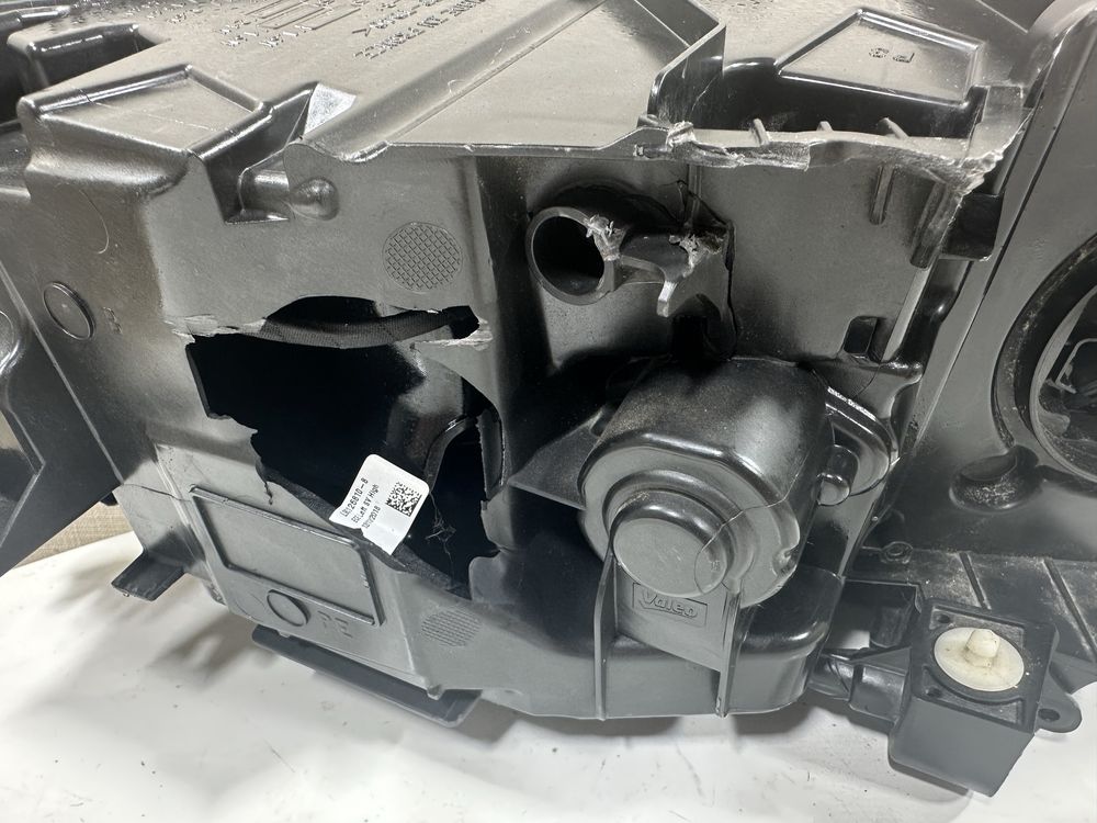 Фара передняя левая Volvo S90 V90 (2016-2024г.) 32228310