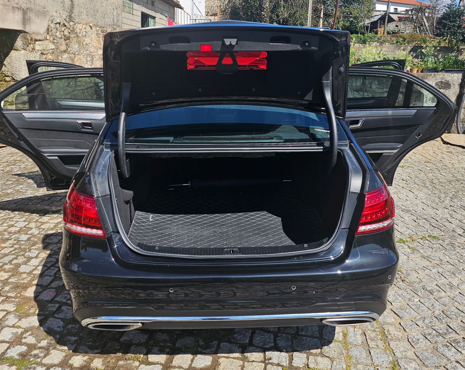 Mercedes e300 amg.