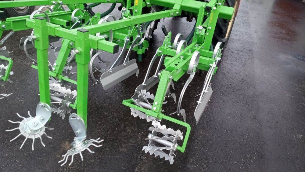 NOWOŚĆ Pielnik do truskawek warzyw z dozownikiem nawozu, gwiazdy,ekran