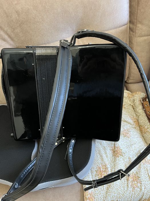 Vendo acordeão de 48 baixos.