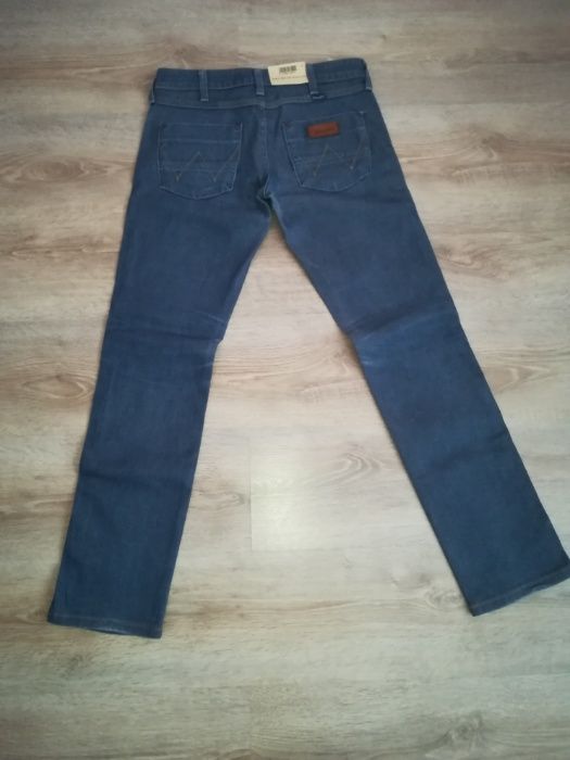 Sprzedam damskie spodnie WRANGLER LIA rozm. 28/32. Okazja !!!