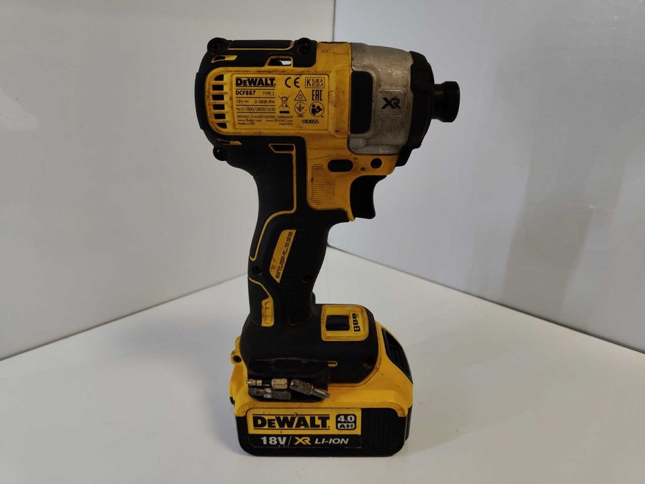 Zakrętarka udarowa DEWALT DCF887N 18V 205NM + AKU 4,0AH 18V
