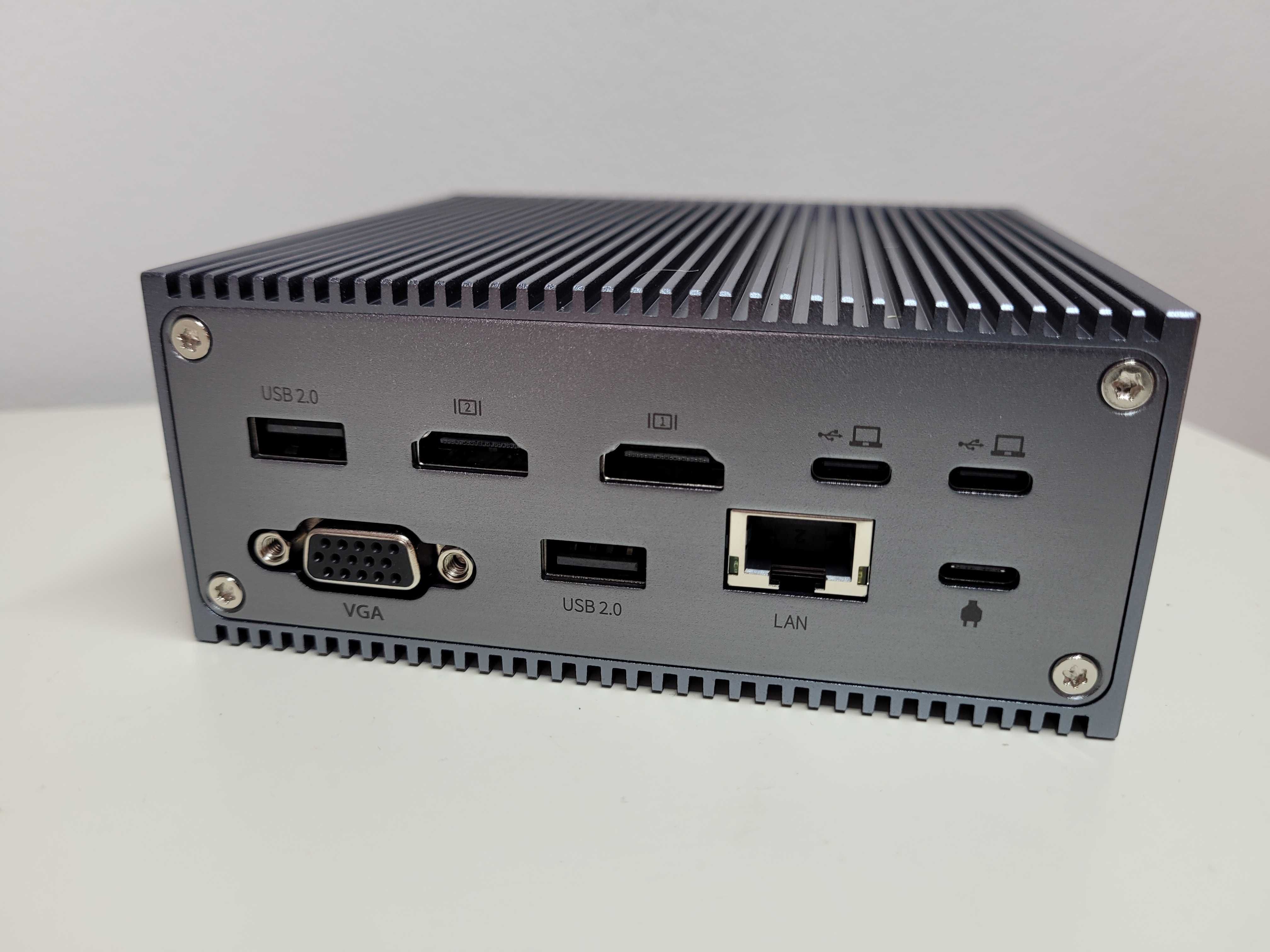 Stacja dokująca USB C z podwójnym monitorem do MacBooka 16w1