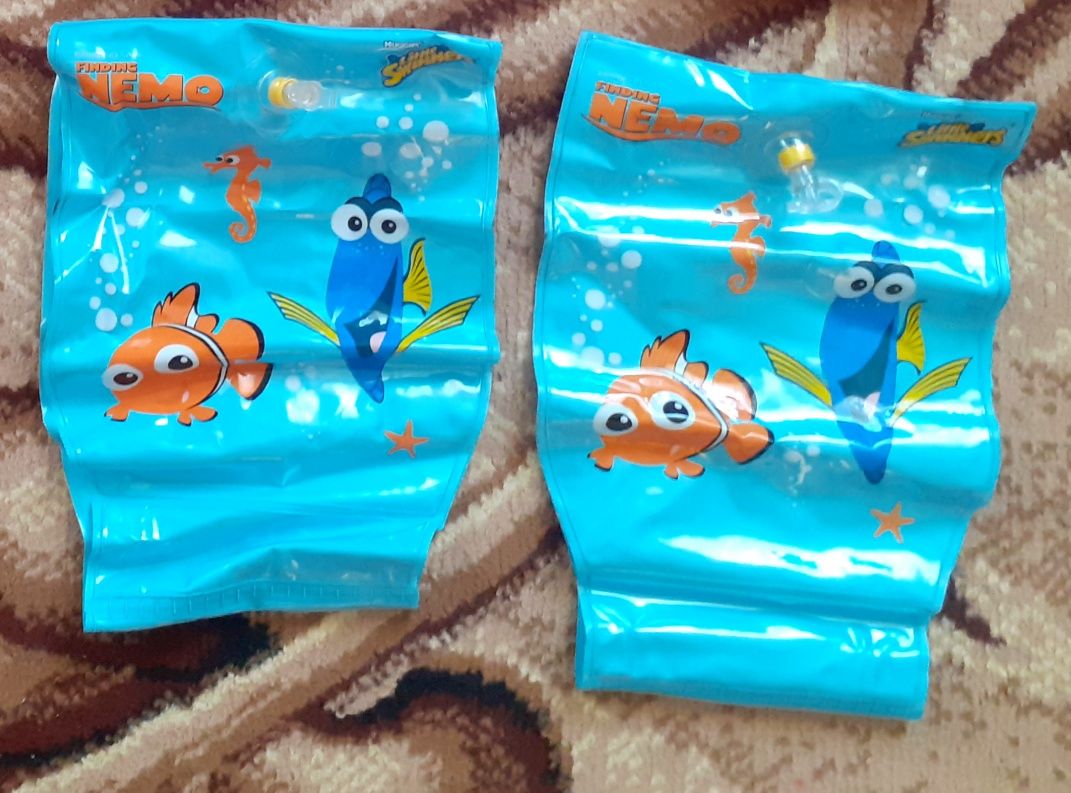 Фирменные красивые голубые нарукавники для плавания,купания Nemo