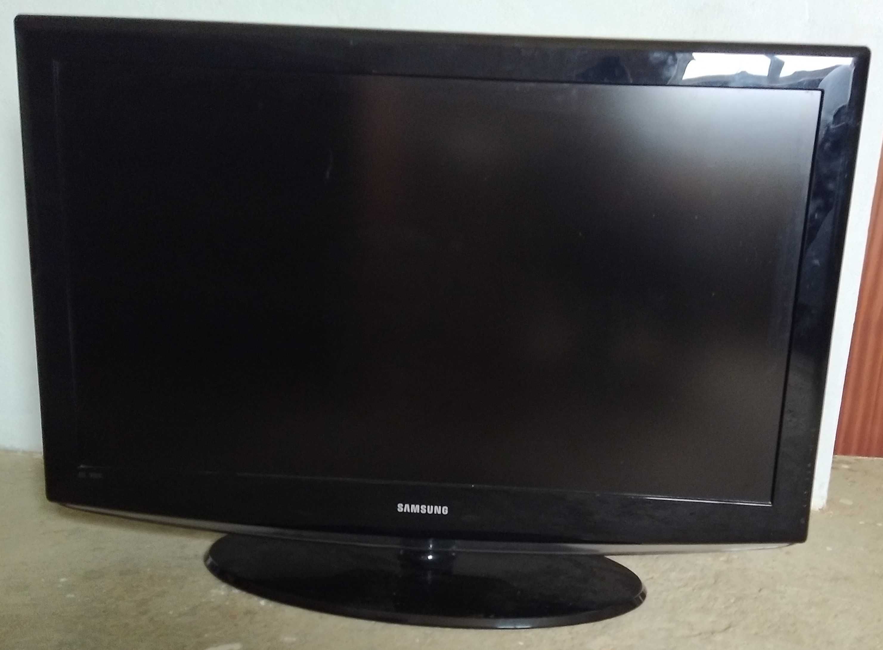 TV Samsung LED 40" com avaria