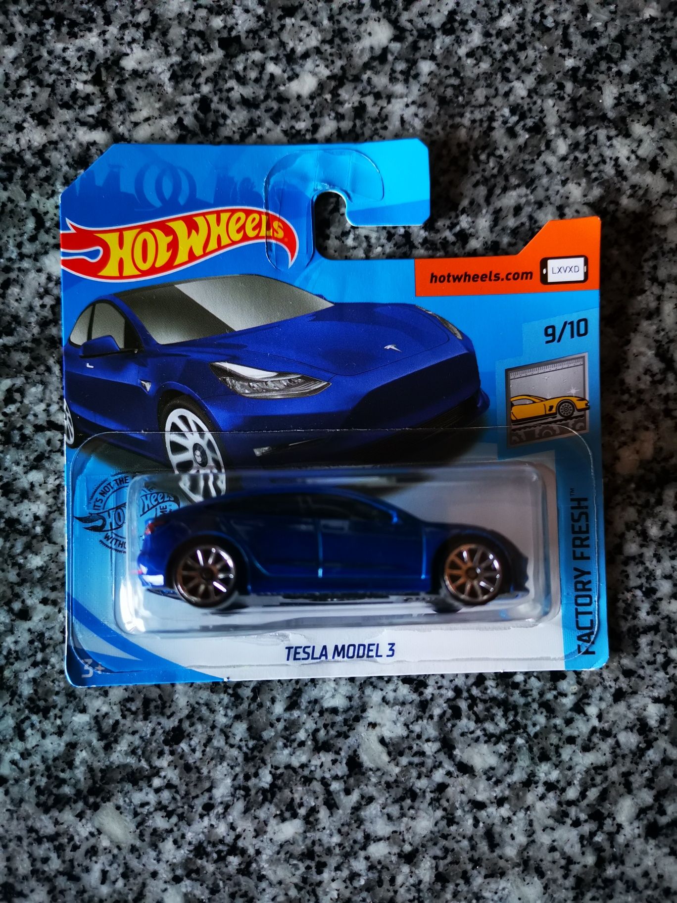 Tesla model X/Y hot wheels novo com portes incluídos