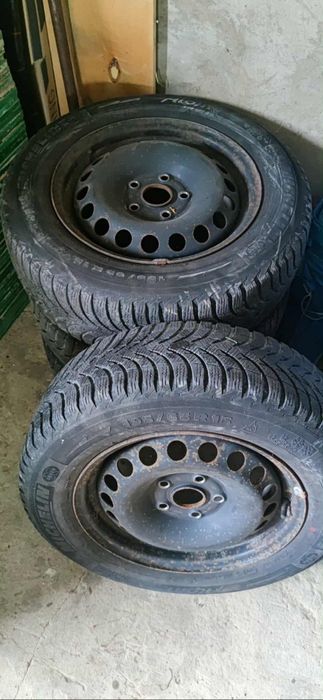 Felgi stalowe R15 z oponami Michelin – Golf V