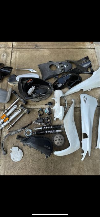 Honda sh . Пластик ,диски , приборка, аморти.