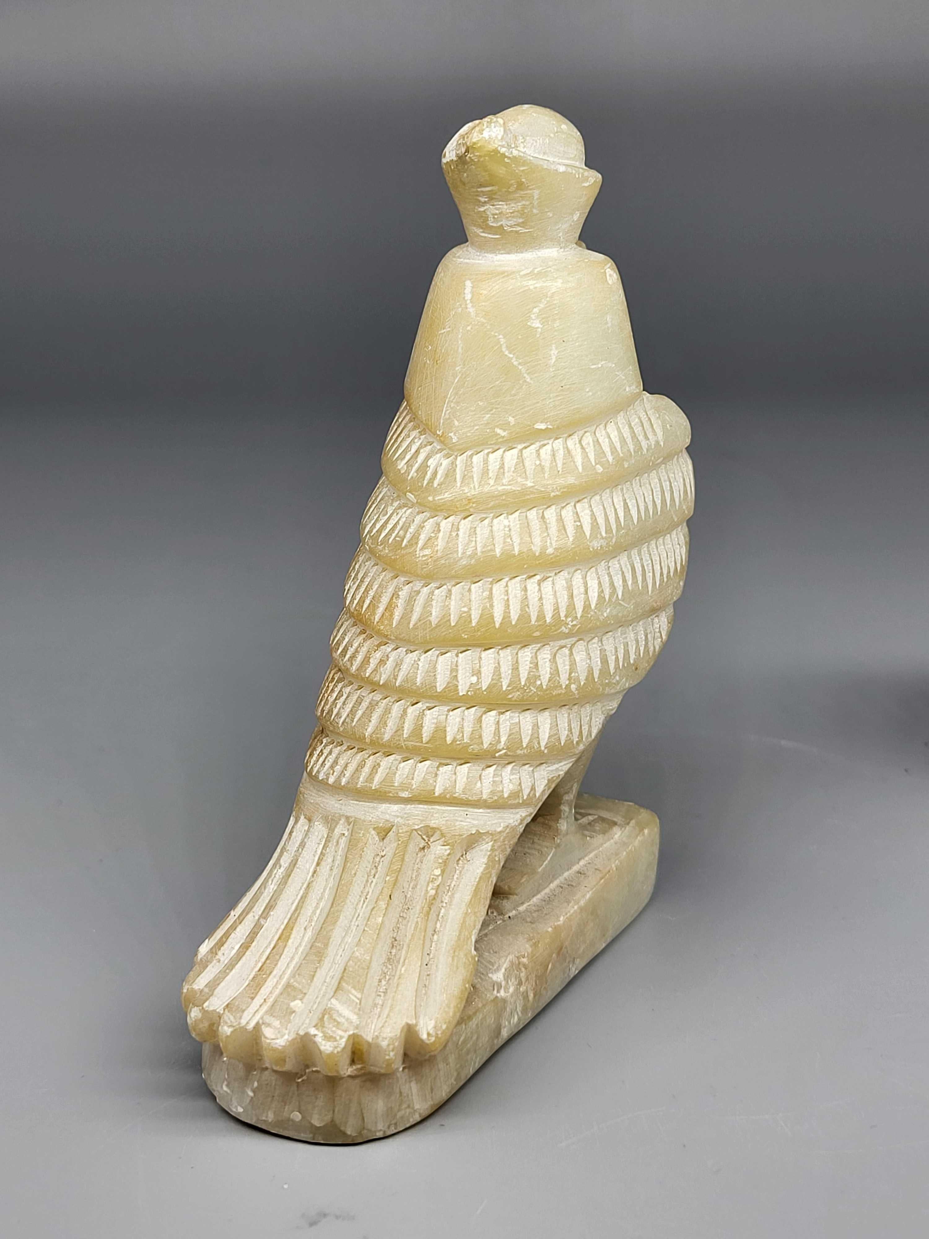 Posążek figurka egipska alabaster sokół Bóg Horus