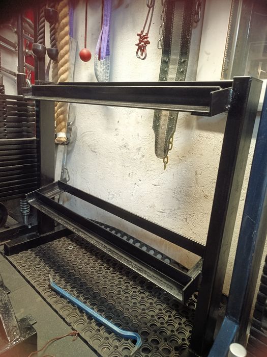 Stojak na hantle , sztangielki ,siłownia.