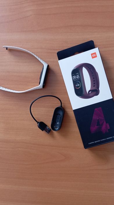 Оригінальний фітнес-трекер Mi Band 4 з браслетами (9шт.)