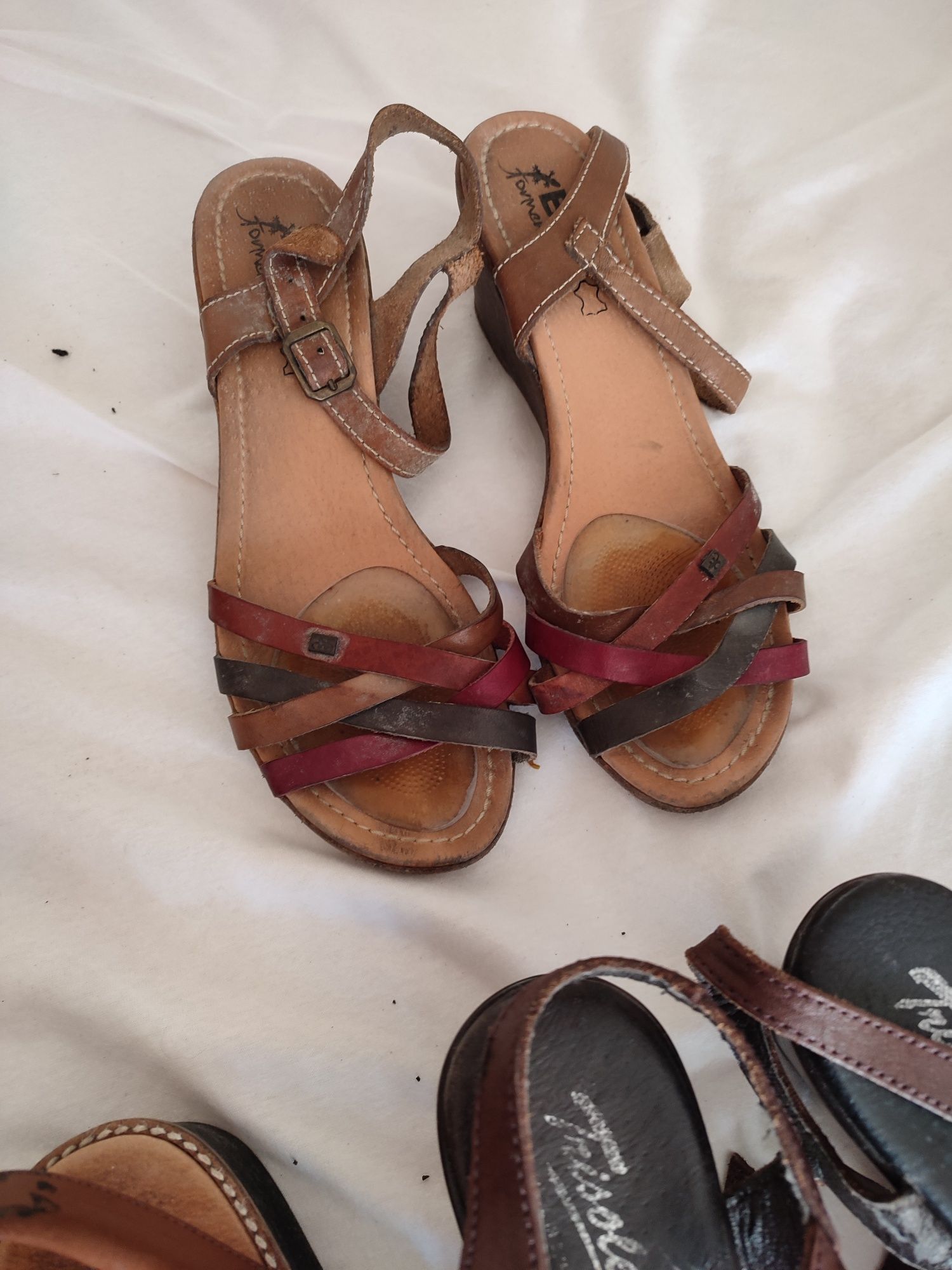 5 pares de sandálias