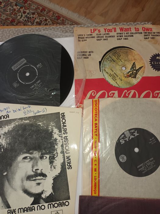 10 discos vinil 45 , muito antigos