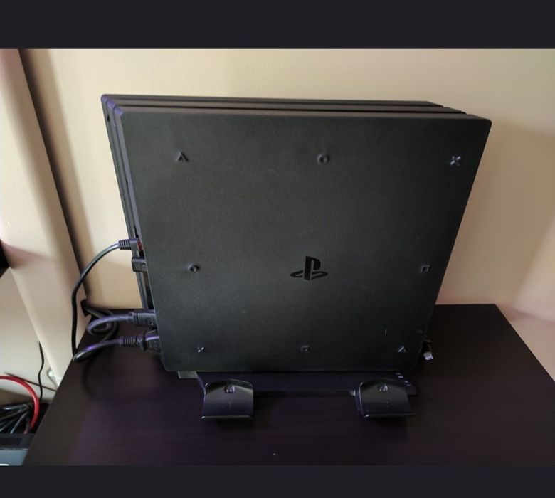 Konsola Ps4 Pro 2pady
