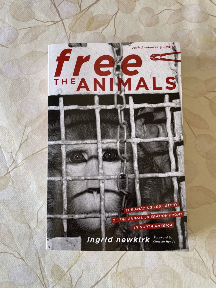 Livro Free the Animals - Ingrid Newkirk