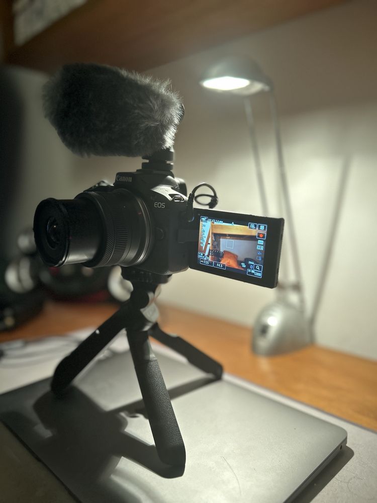 Kit Blogger Câmara Canon EOS R50 + Anel + objetiva 10-18mm canon