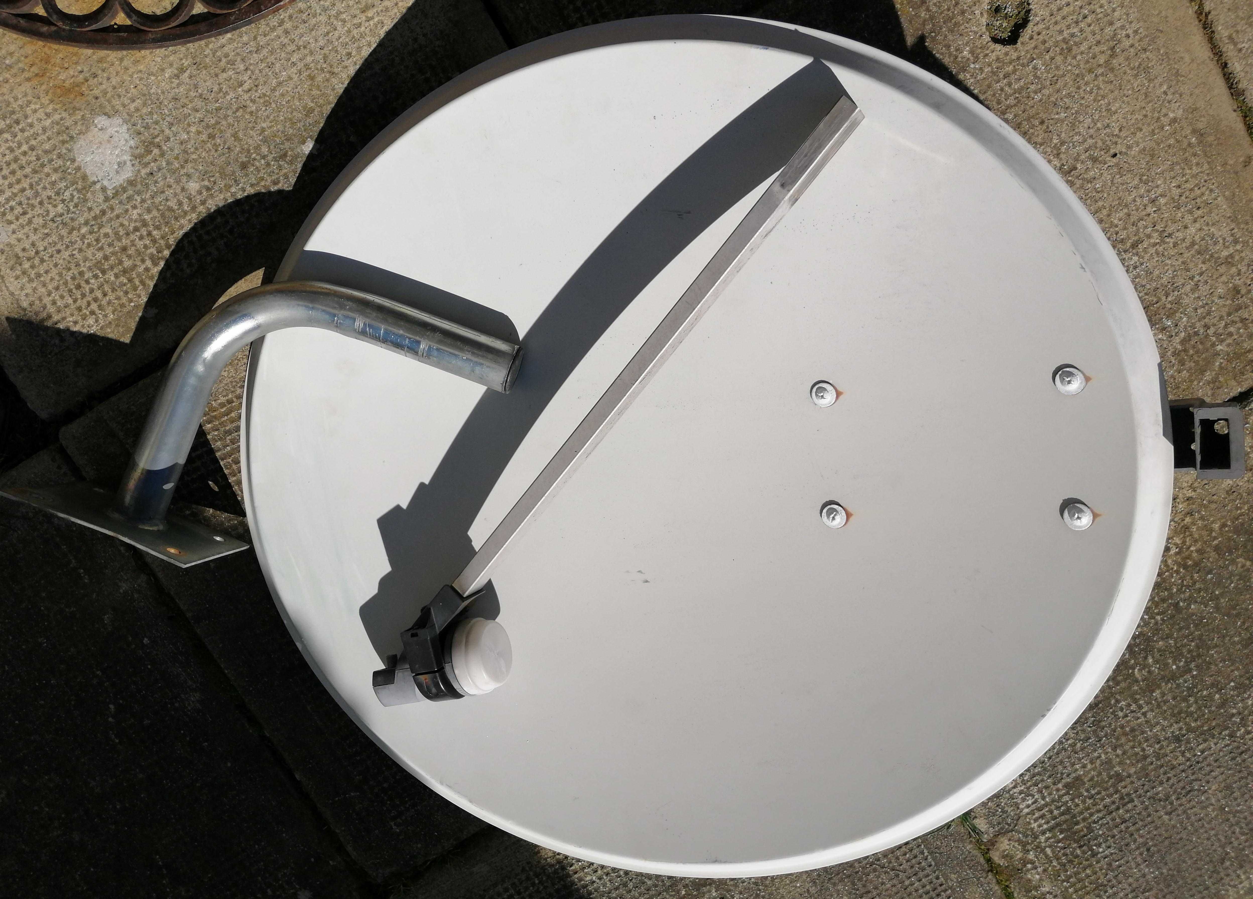 Antena satelitarna - czasza konwerter SAT uchwyt ścienny - sprawna