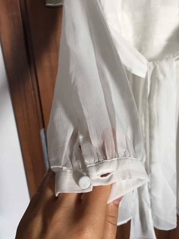Biała cienka letnia sukienka mgiełka mini Bubbleroom 36s