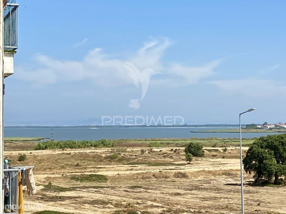 T4 Duplex com Terraço, Garagem e Arrecadação – Áreas generosas, con...