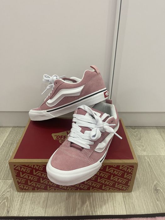 Нові кросівки Vans