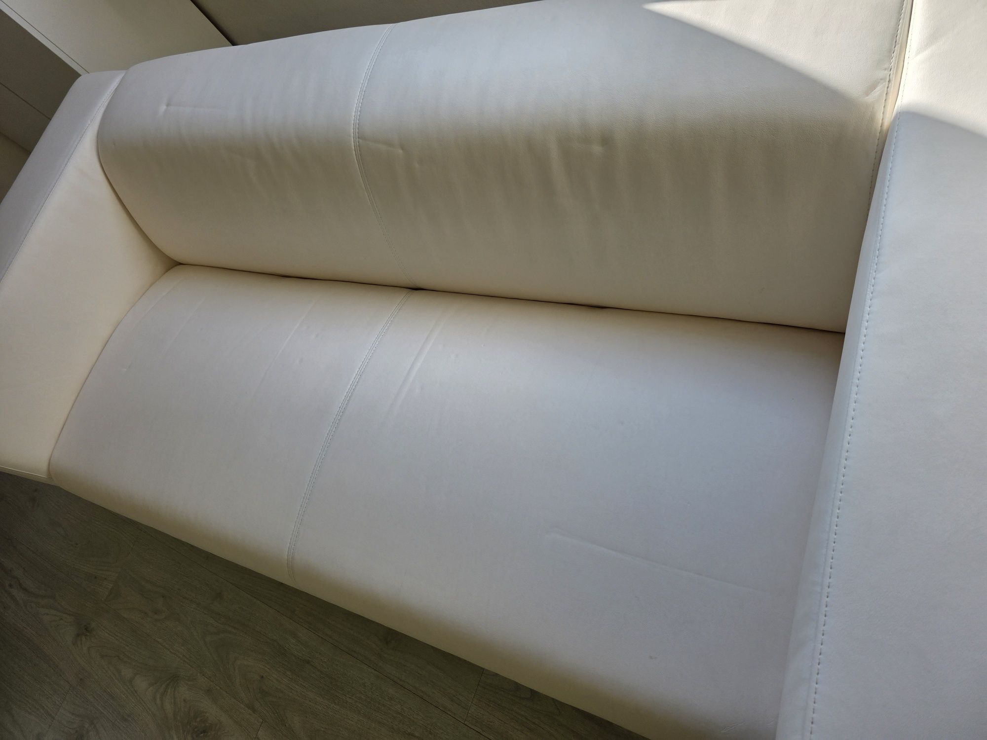 Sofá IKEA Pele Branco Klippan