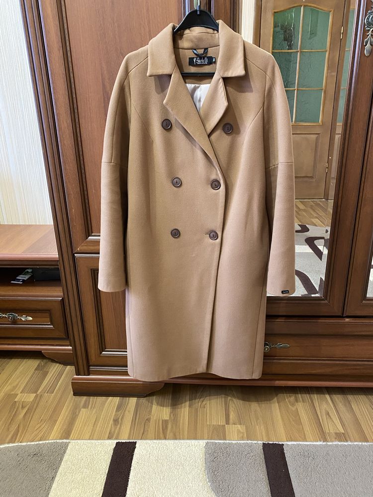 Продам пальто 44
