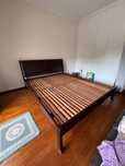 Cama de casal em madeira