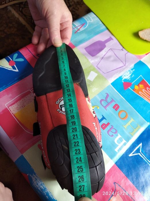 Скальні бутси   іде на 42-43розмір