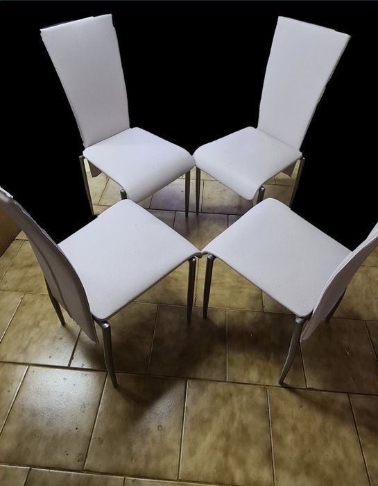 Komplet krzeseł z ekoskóry