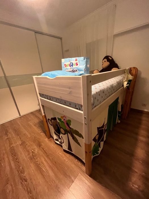 Beliche ou 2 camas de solteiro com panos decorativos