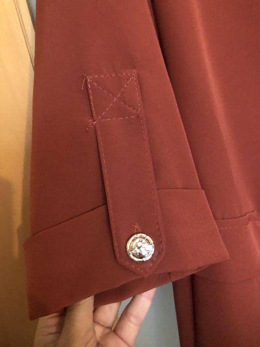 Blazer cor telha com botoes dourados