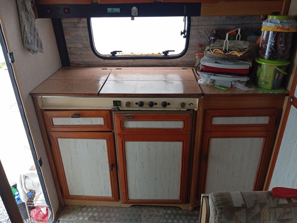 Vendo Caravana espaçosa  e barata