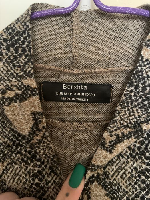 Логнслів Bershka в принт змії