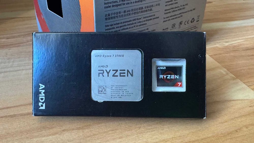 AMD Ryzen 7 3700X + кулер Wraith Prism (боксовий)