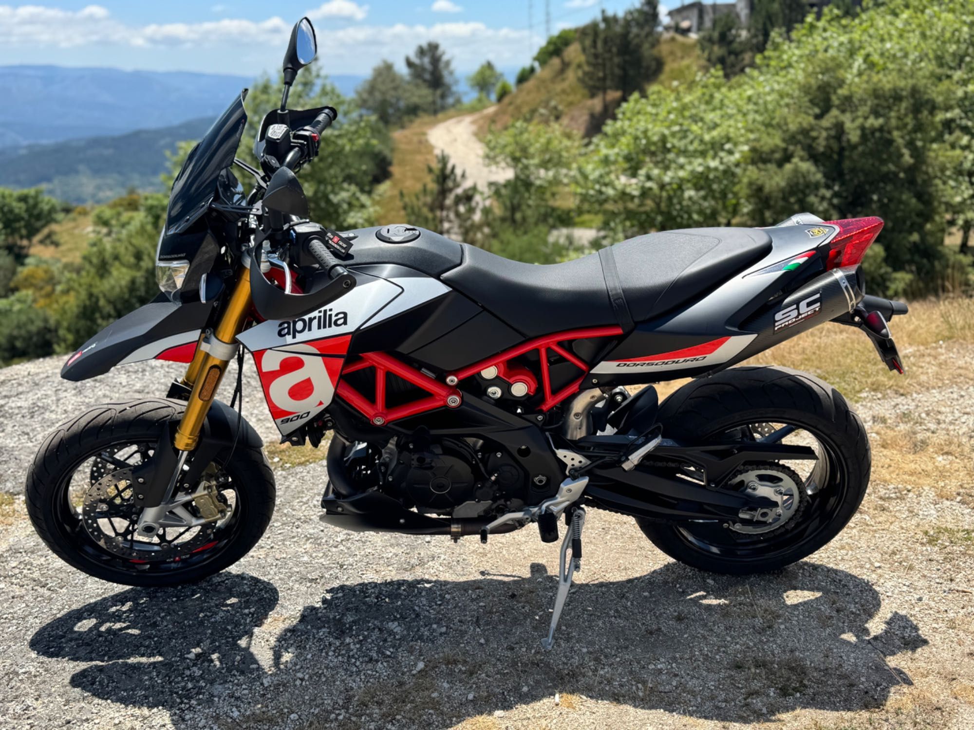 Perfeito Aprilia Dorsoduro 900