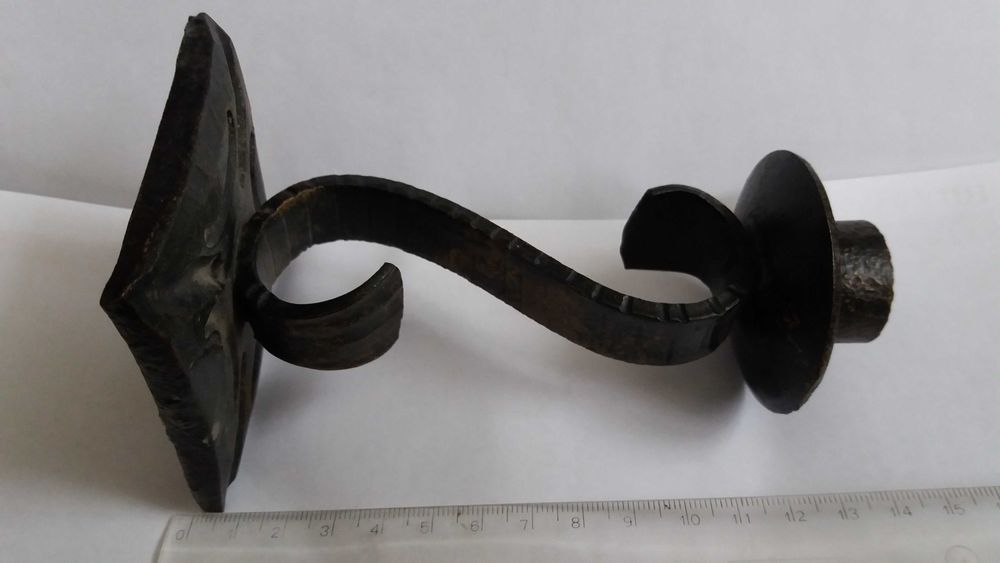 Li, stary ciężki kuty świecznik vintage metal starocie wyprzedaż