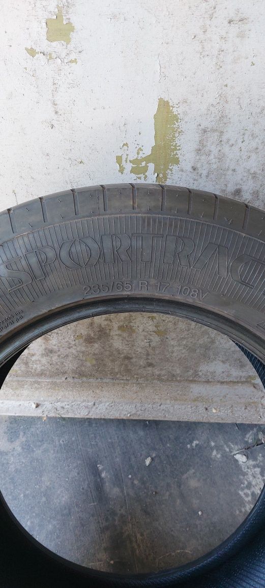 Шини 235/65 R17 продам 4шт.