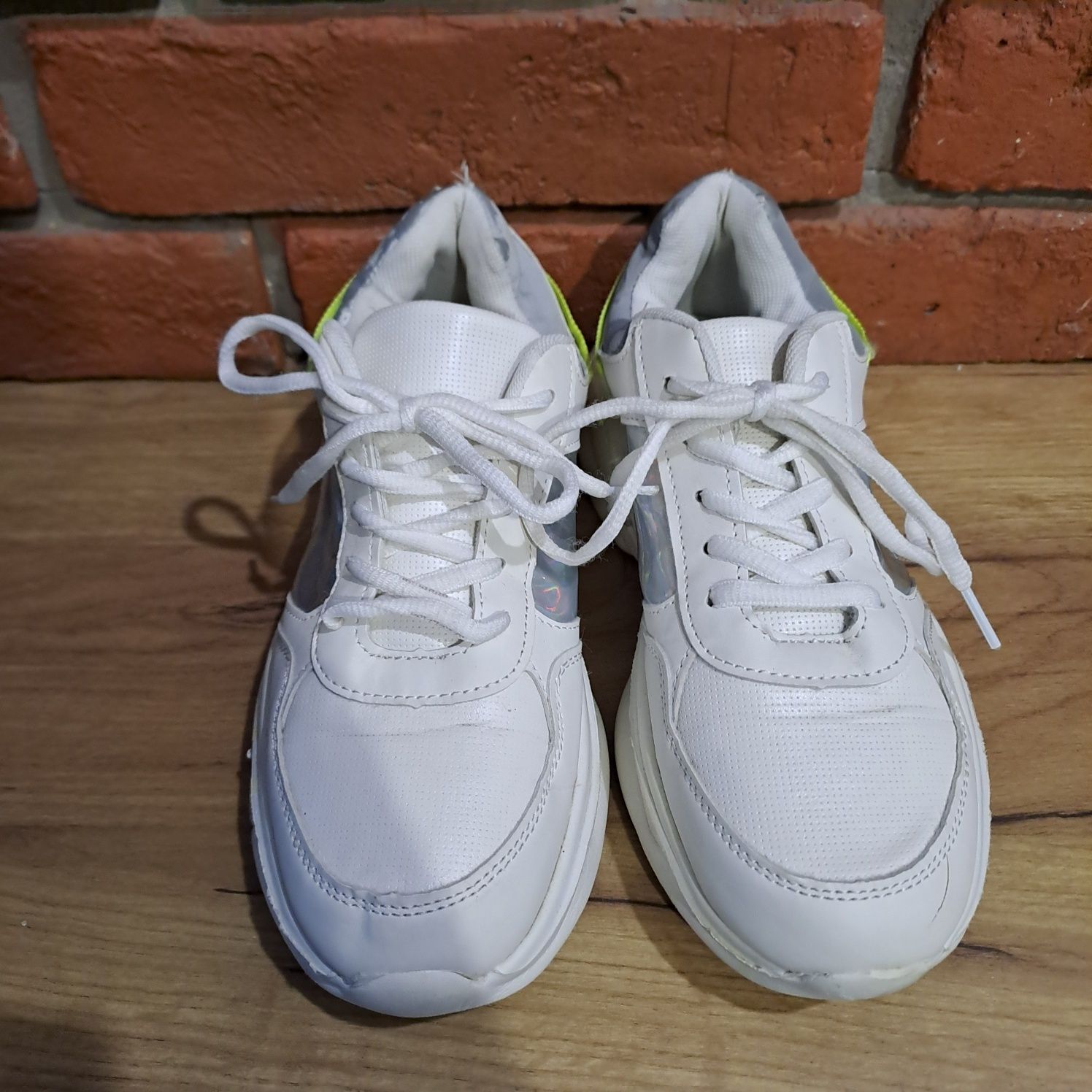 Damskie buty sportowe sneakersy białe w rozmiarze 37